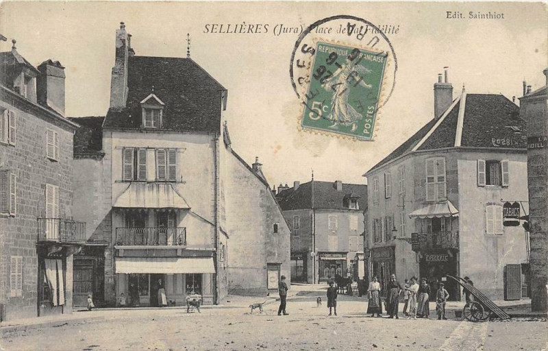 Carte postale ancienne Sellieres Place De La Fidelite à Sellières
