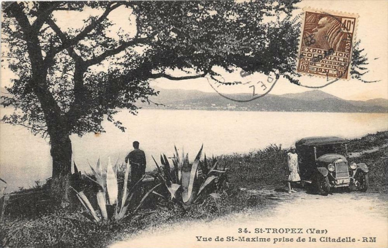 Carte postale ancienne Saint Tropez Vue De Saint-Maxime Prise De La Citadelle (animée pas courante à Saint-Tropez