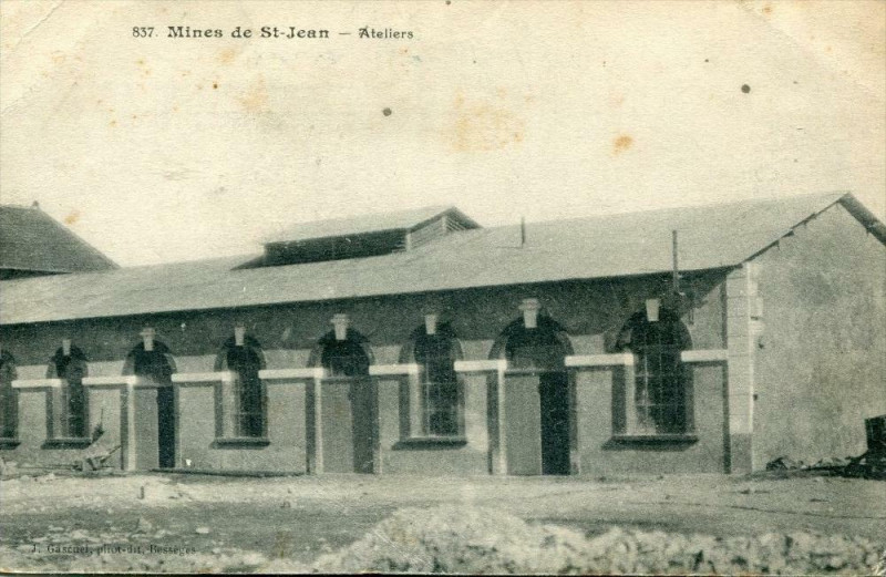 Carte postale ancienne Mines De Saint Jean Ateliers