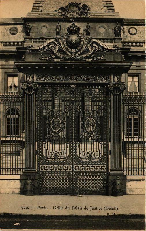 Carte postale ancienne Paris 1e Grille du Palais de Justice. P. Marmuse à Paris 1er