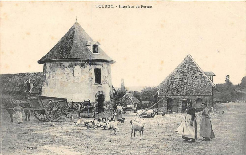 Carte postale ancienne 27 Tourny Interieur De La Ferme (animation top