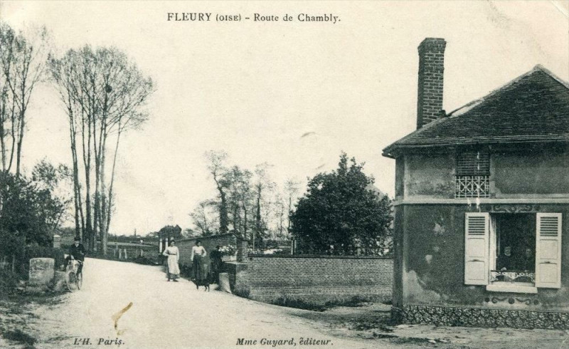 Carte postale ancienne Fleury Oise Route De Chambly (cpa animée) à Fleury