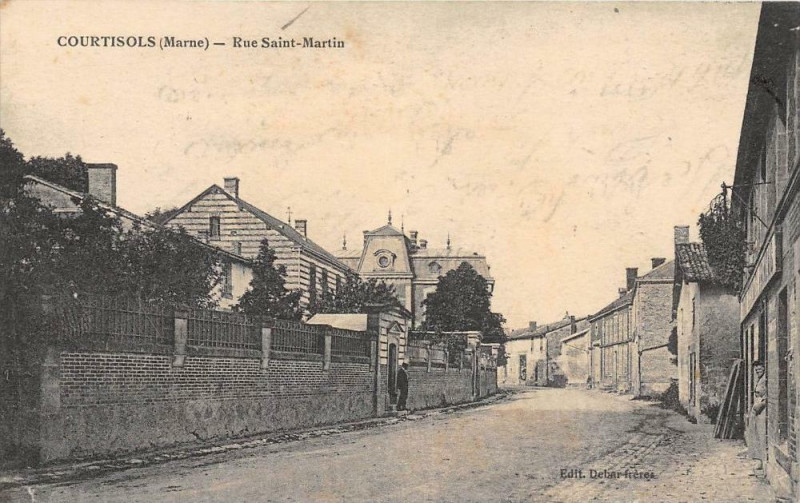 Carte postale ancienne Courtisols Rue Saint Martin à Courtisols