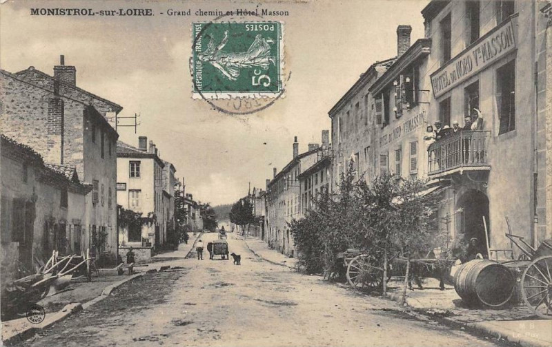 Carte postale ancienne Monistrol Sur Loire Grand Chemin Et Hotel Masson à Monistrol-sur-Loire