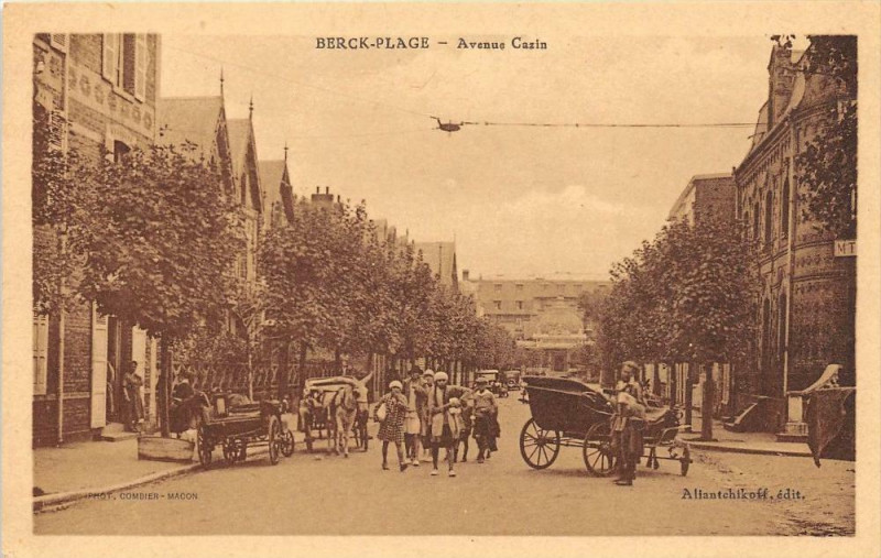 Carte postale ancienne Berck Plage Avenue Cazin (cpa pas courante animée à Berck