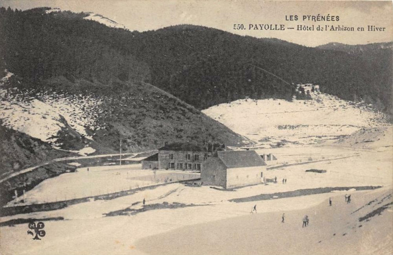 Carte postale ancienne Payolle Hotel De L'Arhizon En Hiver