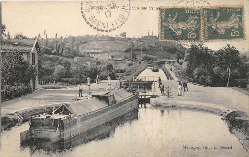 Carte postale ancienne Bourg Le Comte L'Ecluse Vue D'Ensemble à Bourg-le-Comte