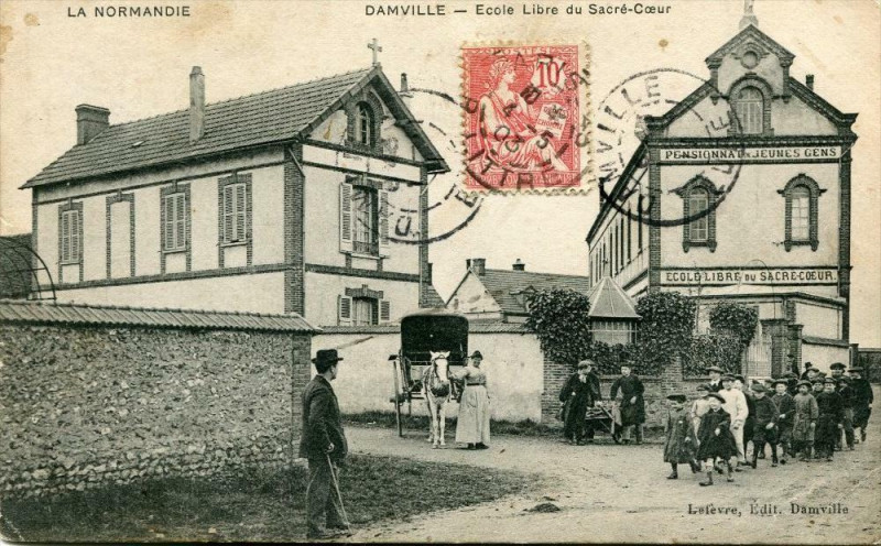 Carte postale ancienne Damville Ecole Libre Du Sacre Coeur (belle animation