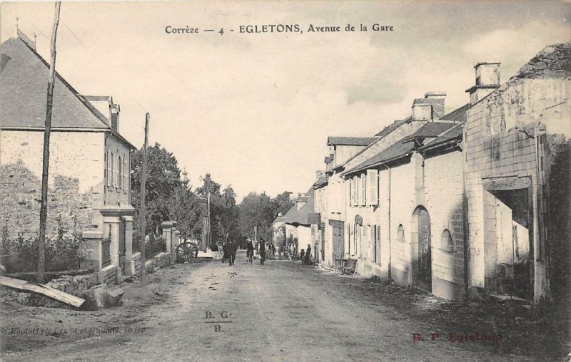 Carte postale ancienne Egletons Avenue De La Gare à Égletons