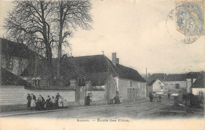 Carte postale ancienne Auxon Ecole Des Filles à Auxon