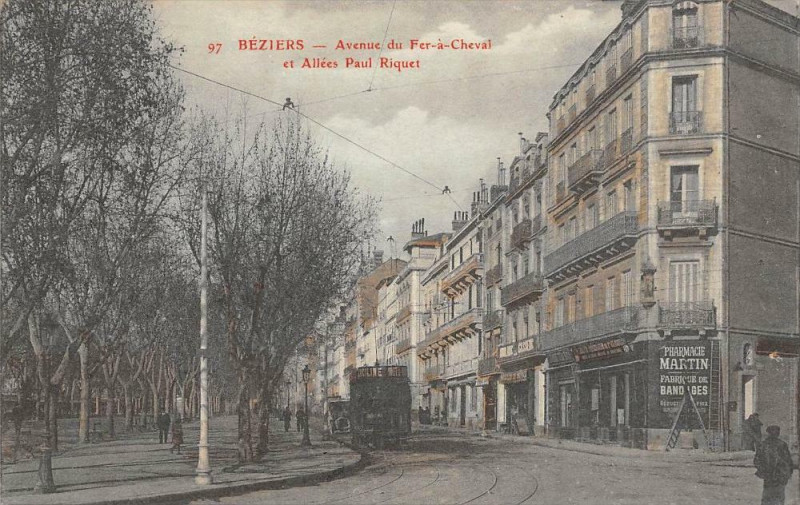 Carte postale ancienne Beziers Avenue Du Fer A Cheval Et Allees Paul Riquet (cpa pas courante à Béziers