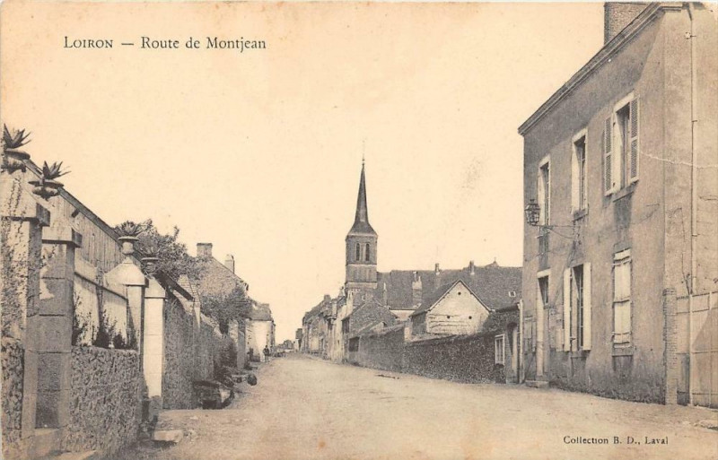 Carte postale ancienne Loiron Route De Montjean à Montjean
