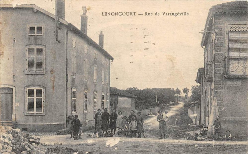 Carte postale ancienne Lenoncourt Rue De Varangeville (cpa pas courante à Lenoncourt