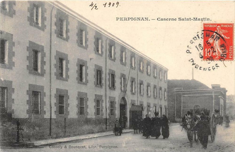Carte postale ancienne Perpignan Caserne Saint Martin à Perpignan