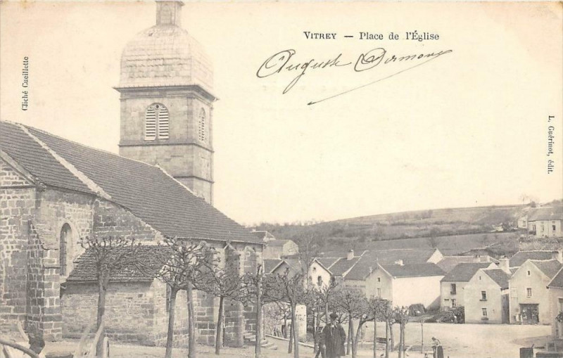 Carte postale ancienne Vitrey Place De L'Eglise (dos non divisé)