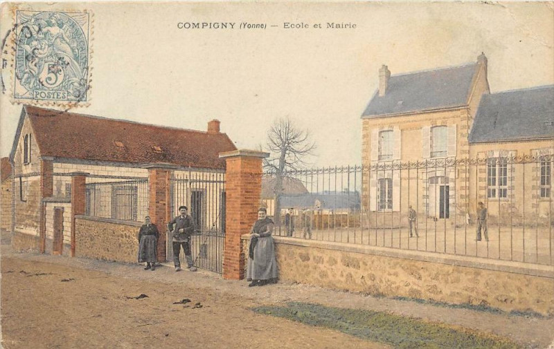 Carte postale ancienne Compigny Ecole Et Mairie à Compigny