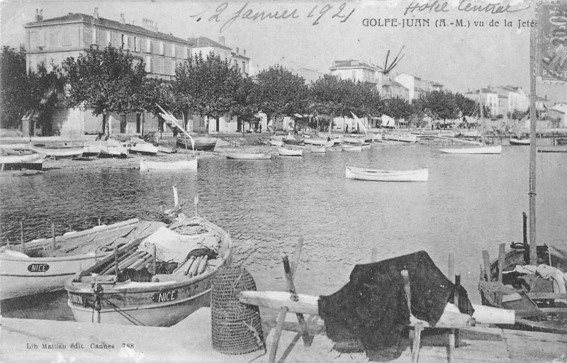 Carte postale ancienne Golfe Juan Vu De La Jetee