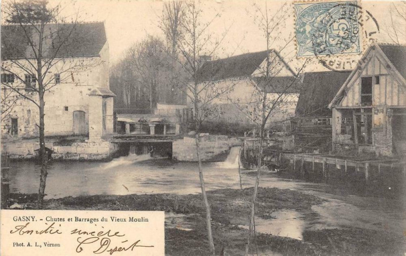 Carte postale ancienne Gasny Chutes Et Barrages Du Vieux Moulin (dos non divisé) à Gasny