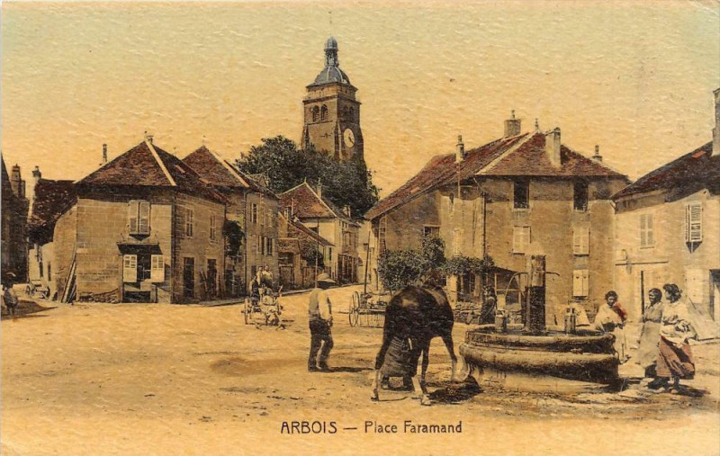 Carte postale ancienne Arbois Place Faramand (pas courante  cpa glacée toiléee à Arbois