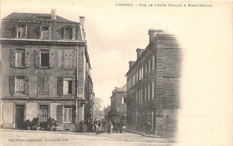 Carte postale ancienne Longwy Rue De L'Abbe Friclot Et Manutention (dos non divisé) pas courante à Longwy