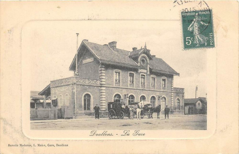 Carte postale ancienne Doullens La Gare à Doullens