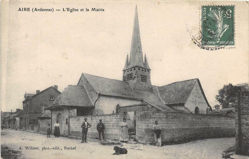 Carte postale ancienne Aire L'Eglise Et La Mairie à Aire