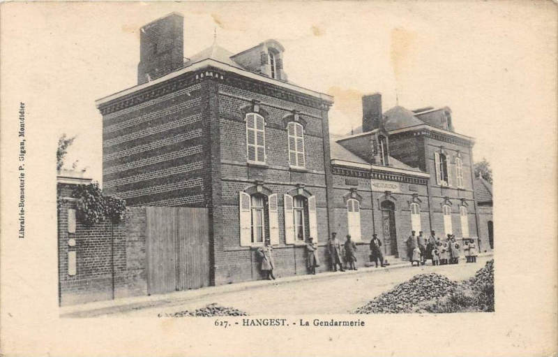 Carte postale ancienne Hangest La Gendarmerie