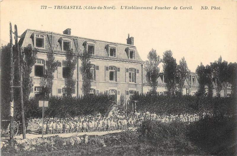 Carte postale ancienne Tregastel L'Etablissement Foucher De Careil à Trégastel