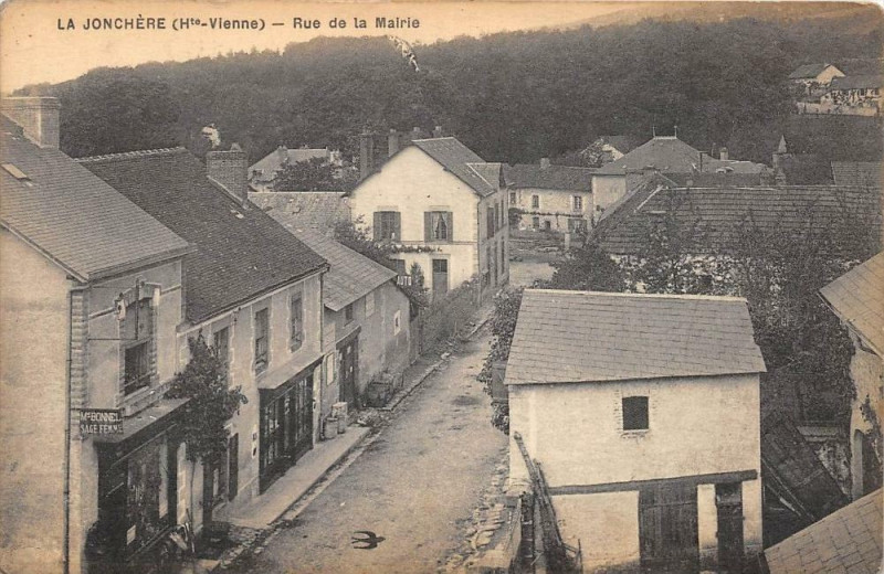 Carte postale ancienne La Jonchere Rue De La Mairie