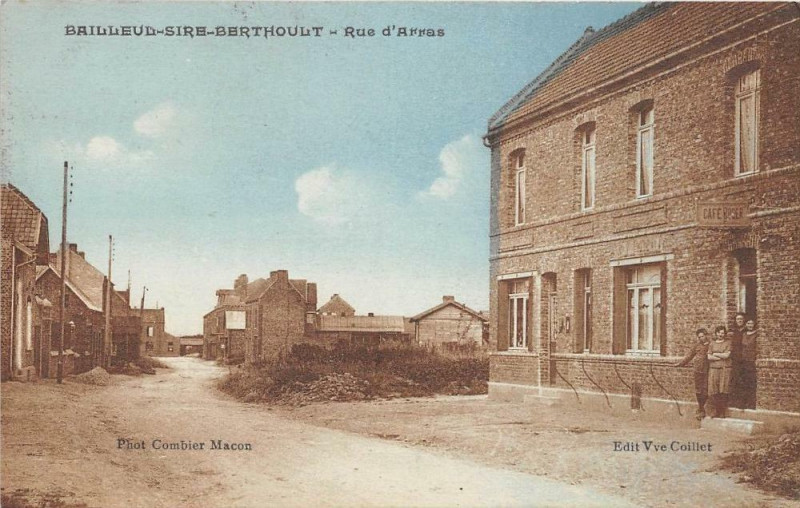 Carte postale ancienne Bailleul Sire Berthoult Rue D'Arras à Arras