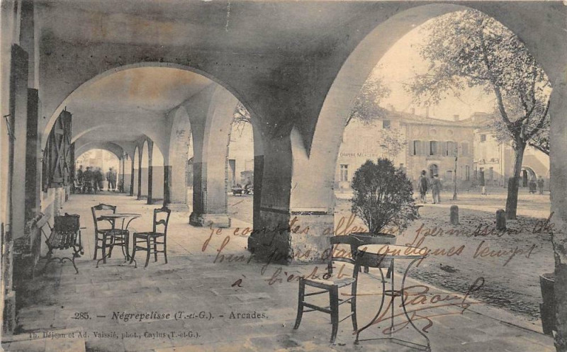 Carte postale ancienne Negrepelisse Arcades à Nègrepelisse