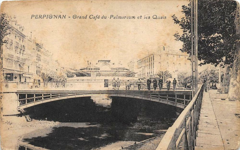 Carte postale ancienne Perpignan Grand Cafe Du Palmarium Et Les Quais à Perpignan