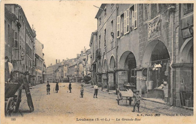 Carte postale ancienne Louhans La Grande Rue à Louhans