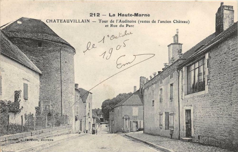 Carte postale ancienne Chateauvillain Tour De L'Auditoire Rue Du Parc à Châteauvillain