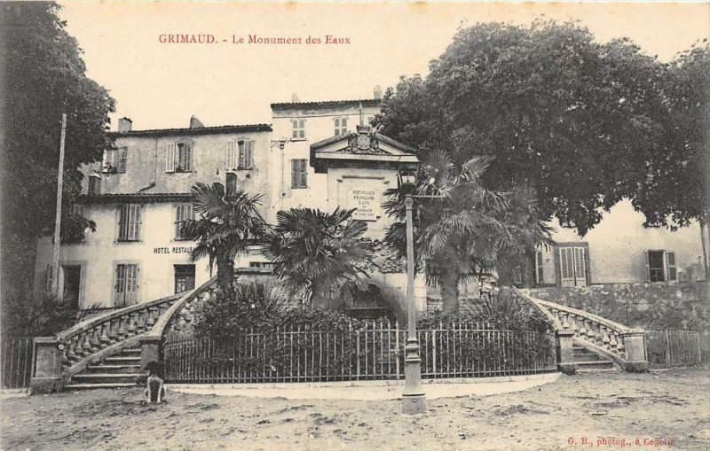 Carte postale ancienne Grimaud Le Monument Des Eaux à Grimaud