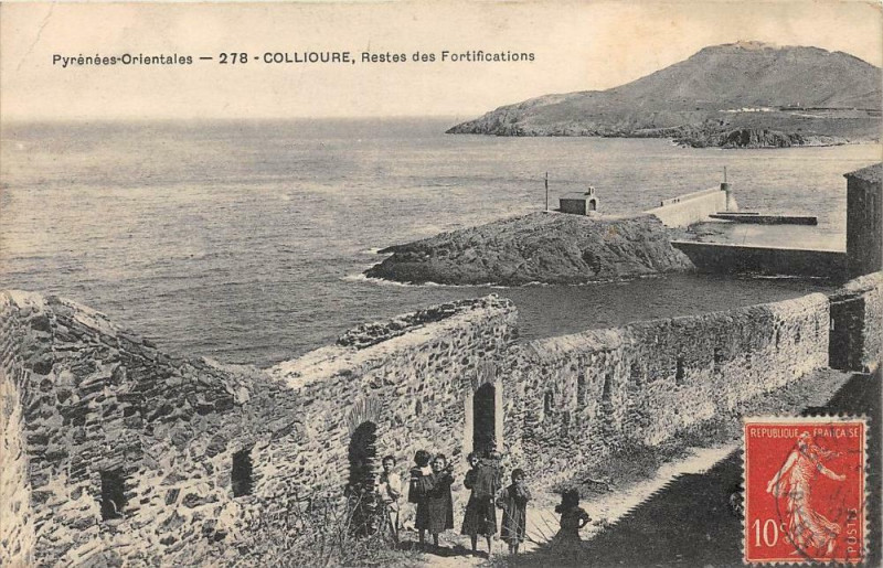 Carte postale ancienne Collioure Restes De Fortifications à Collioure