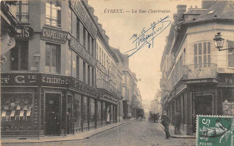 Carte postale ancienne Evreux La Rue Chartraine à Évreux