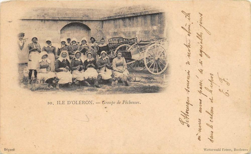 Carte postale ancienne Ile D'Oleron Groupe De Pecheuses (dos non divisé)