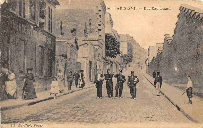 Carte postale ancienne Rue Raynouard à Paris 16e