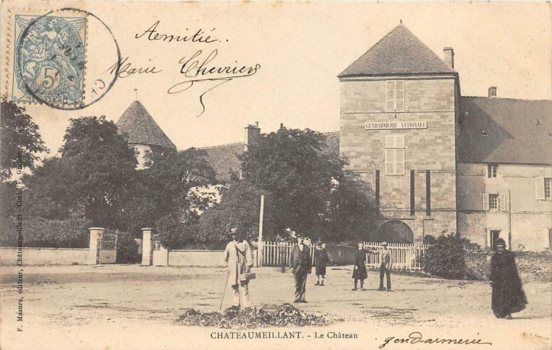 Carte postale ancienne Chateaumeillant Le Chateau (dos non divisé) à Châteaumeillant