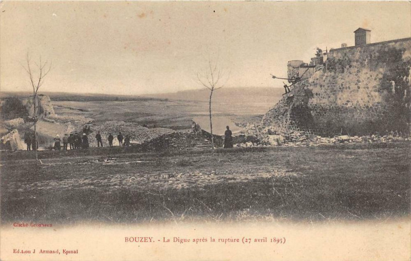 Carte postale ancienne Bouzey La Digue Apres La Rupture (dos non divisé)