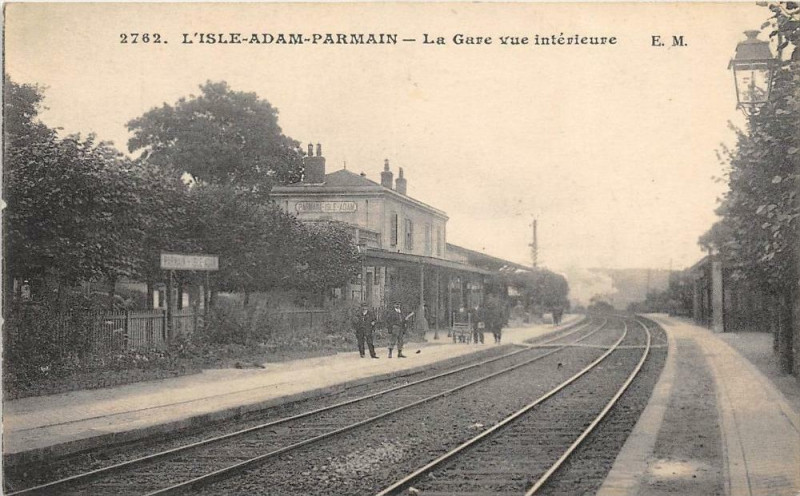 Carte postale ancienne L'Isle Adam Parmain La Gare Vue Interieure à Parmain