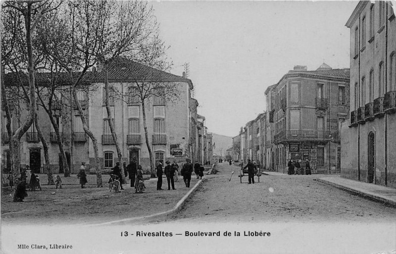 Carte postale ancienne Rivesaltes Boulevard Dela Llobere (cpa rare Fau émail à Rivesaltes