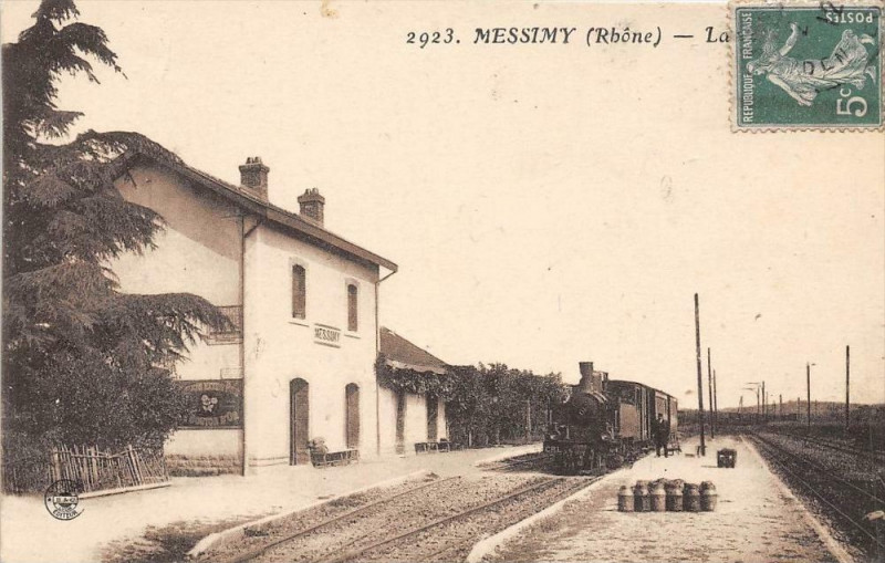 Carte postale ancienne Messimy La Gare (cliché pas courant Avec Le Train Seulement à Messimy