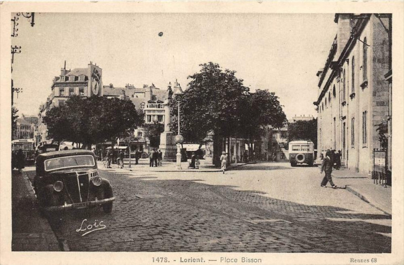 Carte postale ancienne Lorient Place Bisson (Voiture Ancienne à Lorient