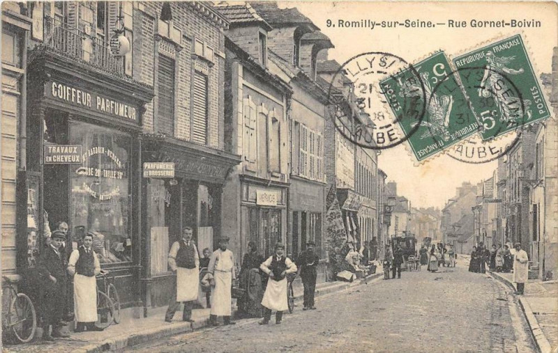 Carte postale ancienne Romilly Sur Seine Rue Gornet Boivin (Coiffure Parfum à Romilly-sur-Seine
