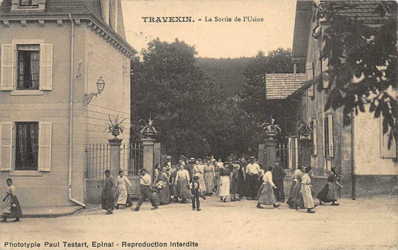 Carte postale ancienne Travexin La Sortie De L'Usine