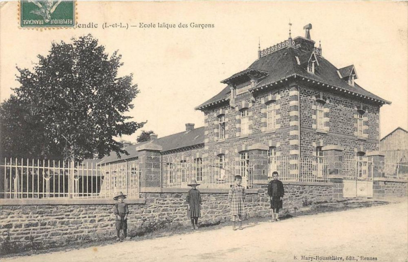 Carte postale ancienne Ecole laïque des Garçons à Iffendic