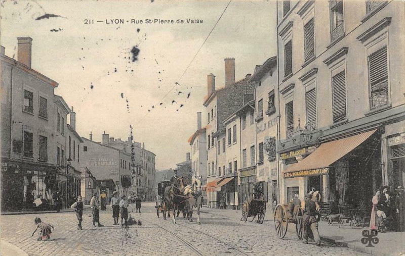 Carte postale ancienne Lyon Rue Saint Pierre De Vaise (cpa colorisée à Lyon