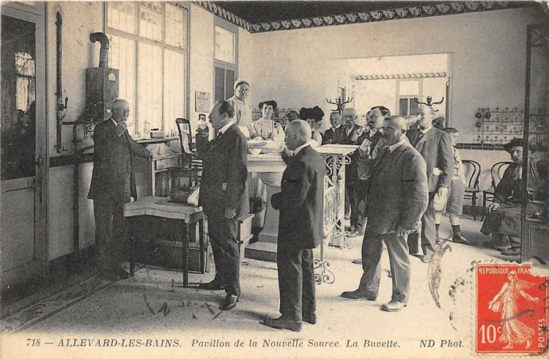 Carte postale ancienne Allebard Les Bains Pavillon De La Nouvelle Source La Buvette (cliché pas